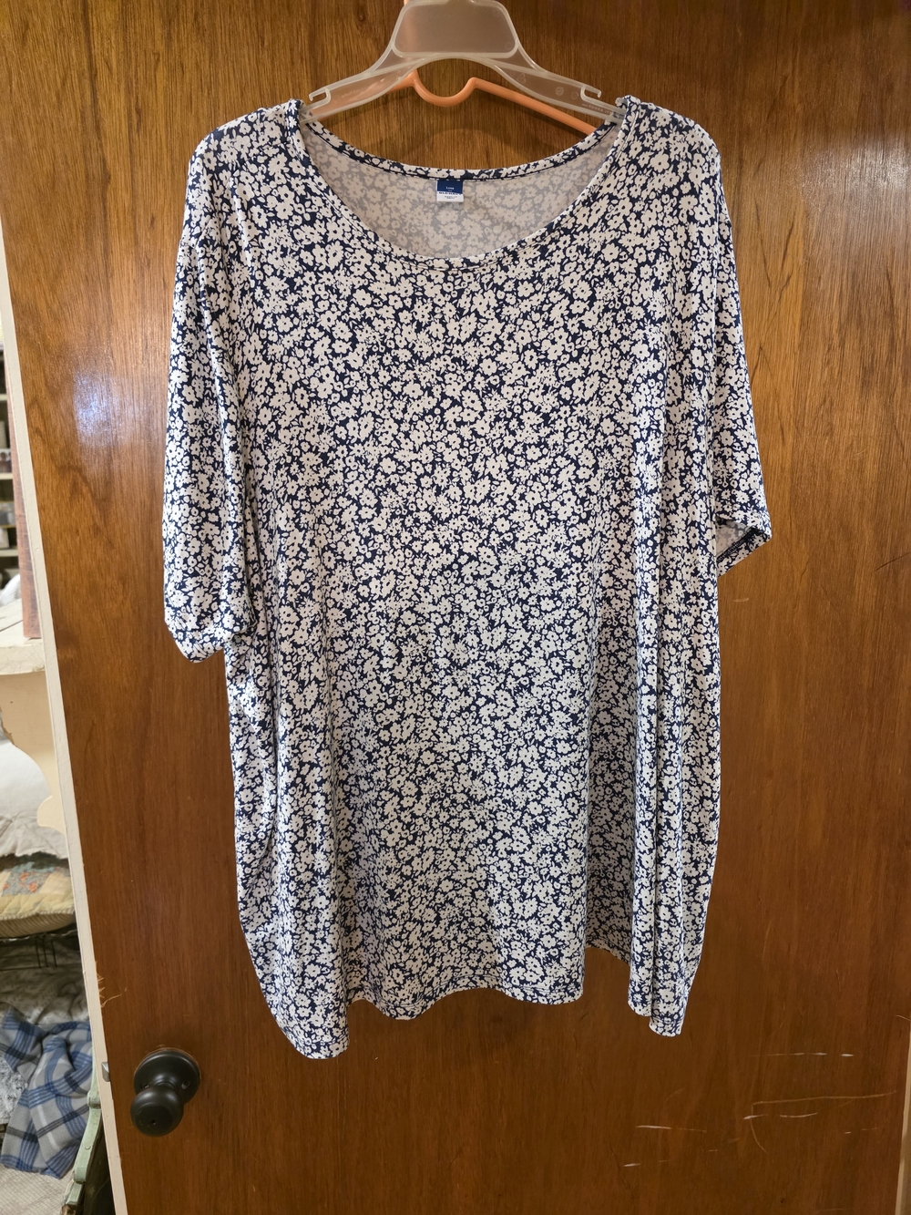 Old Navy Navy & White Floral Scoop Neck Luxe Top